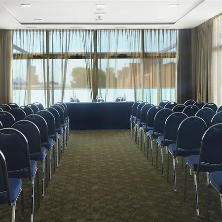 מלון Eurostars Executive